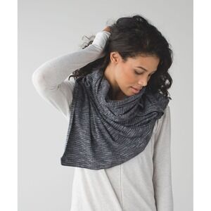 Lululemon Vinyasa Scarf Coco Pique Black White Button Infinity Scarf‎